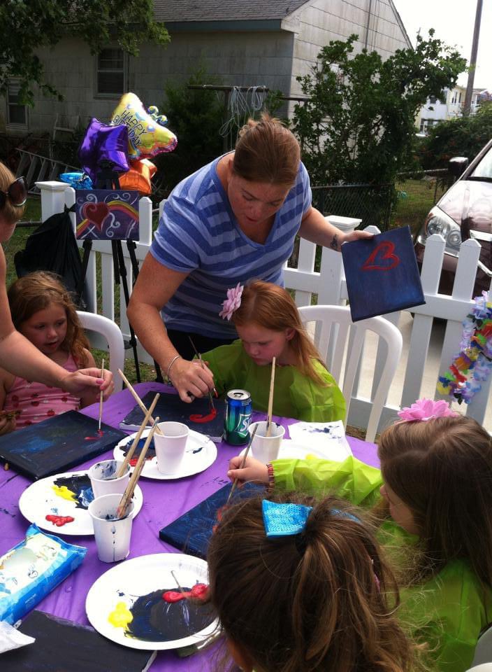 LAW83's tweet image. Kim has worked so hard to became a teacher. She worked FT while putting herself through school to earn her teaching cert - with two small Eagles fans of her own at home. She always show up for her K-8 students and goes above and beyond to give them exposure to the arts!