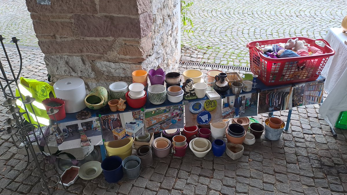 🪴Gestern war #Pflanzentauschbörse in #Emmendingen und wir waren mit einem Stand vertreten und haben Werbung für den nächsten #Verschenktag gemacht. Einige Kinder haben sich über #Kuscheltiere gefreut 🌳🧸⚱️

🆓️🛒#Umsonstladen #kostnix #Gratisladen #Freeshop🆓️🛒