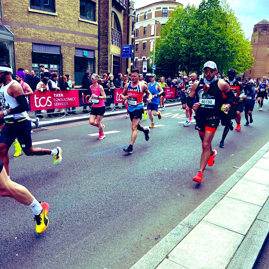 SSAFA's tweet image. We counted Zakary out at mile 12 earlier, and we’ve counted him in on the route to the #LondonMarathon finish at mile 23. Brilliant effort today, Zak! #TeamSSAFA #WeRunTogether 👏
