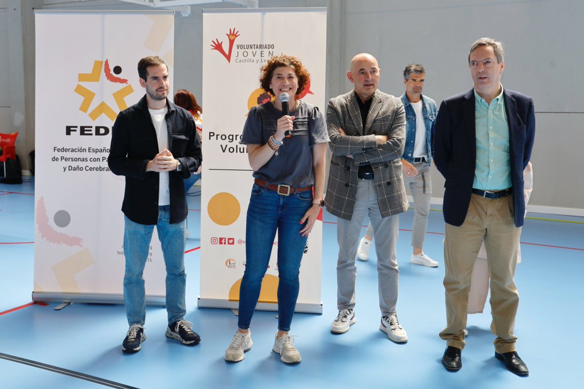 AyuntamientoVLL's tweet photo. El Polideportivo de Delicias ha acogido este fin de semana el Campeonato de España de Boccia para Jóvenes, con la participación de una veintena de deportistas.

🥇🥈🥉Los concejales @Rodriniga y Mayte Martínez, han asistido a la competición y participado en la entrega de medallas https://t.co/RwWYTWrHn1