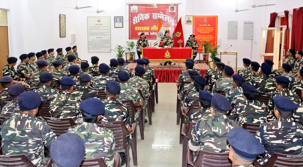 Sh. Daljit Singh Chawdhary, #DGSSB inspected Ops readiness at @SectorSsb & @3BnSSB_INDIA at Lakhimpur Khiri (UP) ahead of #LokSabhaElections2024. He addressed a Sainik Sammelan & held discussions with officers & Jawans. @HMOIndia @PIBHomeAffairs @ECISVEEP @ANI