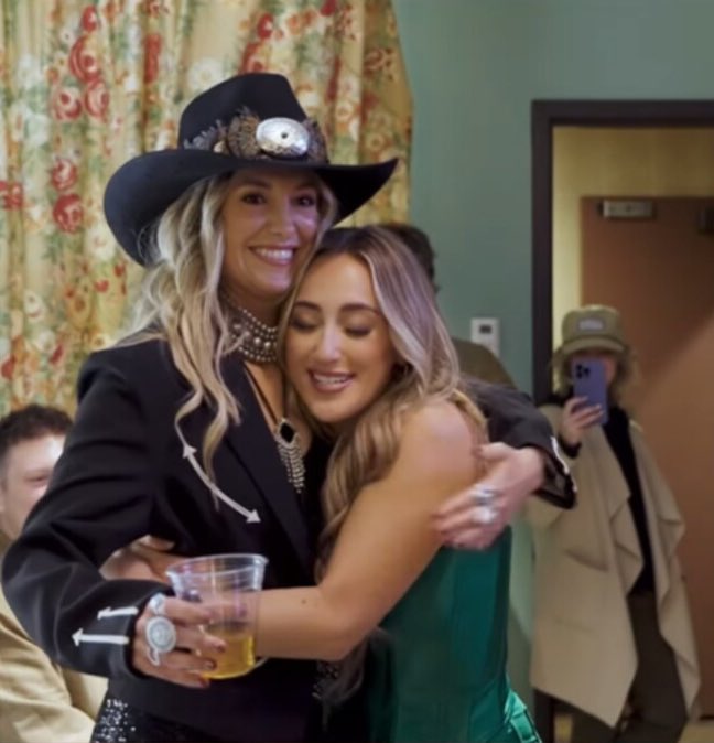 For the first time since March 2023, there are multiple solo entries by women in the Top 10 of this week’s published US Country Radio (Mediabase) chart. 

#6. Wildflowers And Wild Horses <a href="/laineywilson/">Lainey Wilson</a> 
#10. Your Place <a href="/theashleycooke/">Ashley Cooke</a>