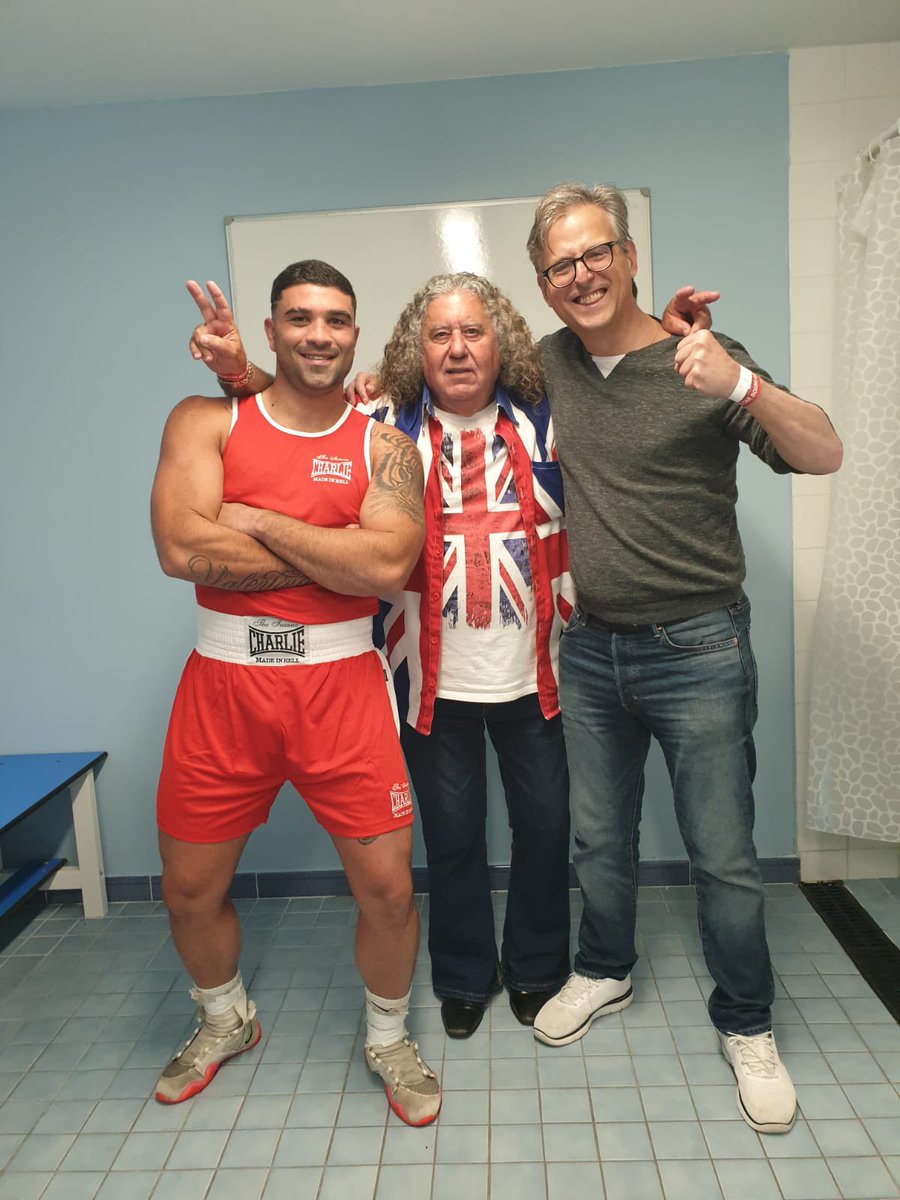 What a boxing night! Here with local legend Kriss Montegriffo, I always love his relaxed demeanor in the dressing room, and boy, did he deliver last night! Big thank you to all our fighters for putting on an incredible show, well done boys! And the organisers. 🇬🇮🙏👏👏