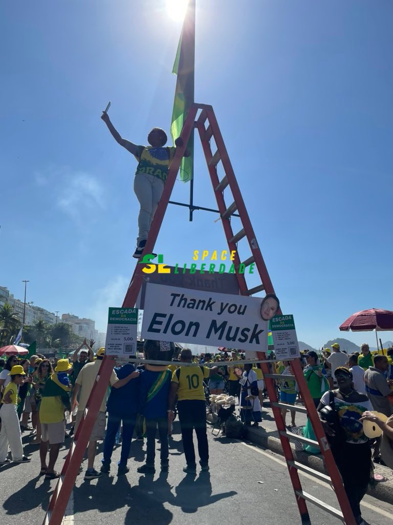 🚨AGORA - Manifestantes estão agradecendo o Elon Musk em Copacabana! @elonmusk