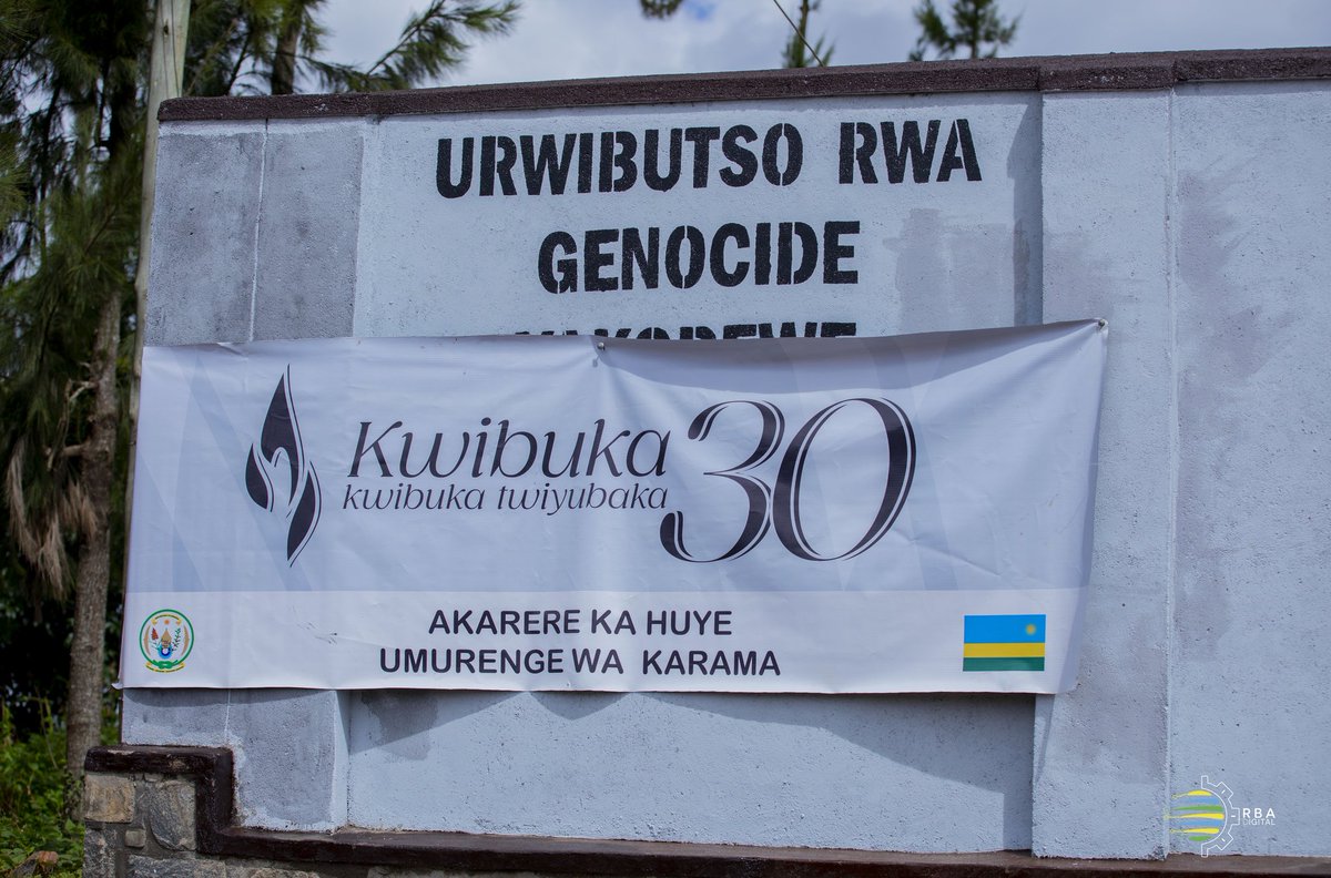 Perezida wa Sena, Dr Kalinda François-Xavier, yavuze ko Jenoside yashobotse kubera ko u Rwanda rwari rufite ubuyobozi bubi kuri Repubulika ya mbere n'iya kabiri. Yabigarutse ubwo yifatanyaga n'abaturage b'i Karama muri @HuyeDistrict #Kwibuka30 Jenoside yakorewe Abatutsi.