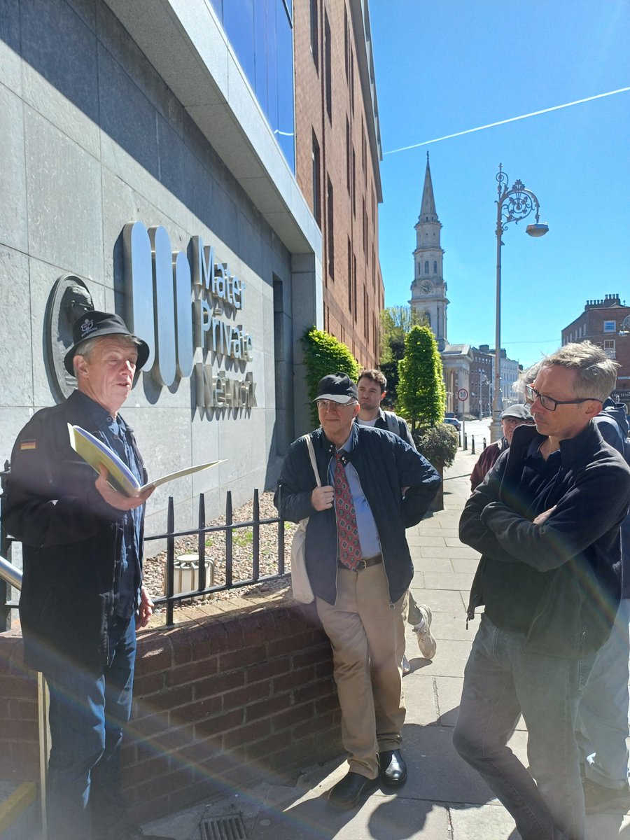 Great day for a James Joyce tour of north Dublin. We are outside the site of 7 Eccles Street, home of Molly and Leopold Bloom @JamesJoyceCentr @jamesjoycetower @johnstonglenn @MoLI_Museum @littlemuseumdub @NLIreland 1/2