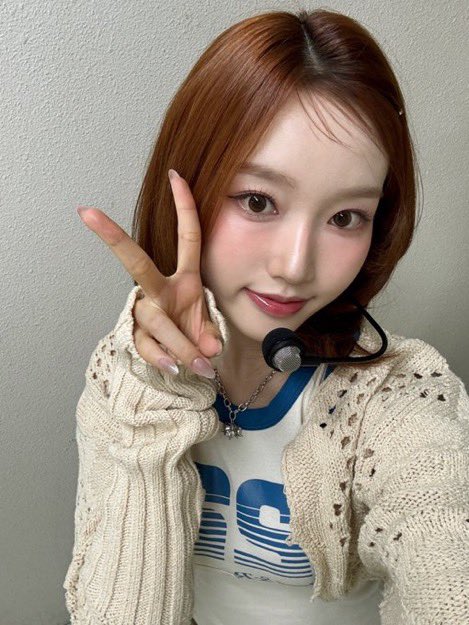 Gowon O'Gallagher is a singer, performer, and songwriter of Irish descent. She is the eleventh revealed member of the korean girl group LOONA. She is also a member of Loossemble. She was born as Gráinne Moira O'Gallagher in Carlow, Ireland.