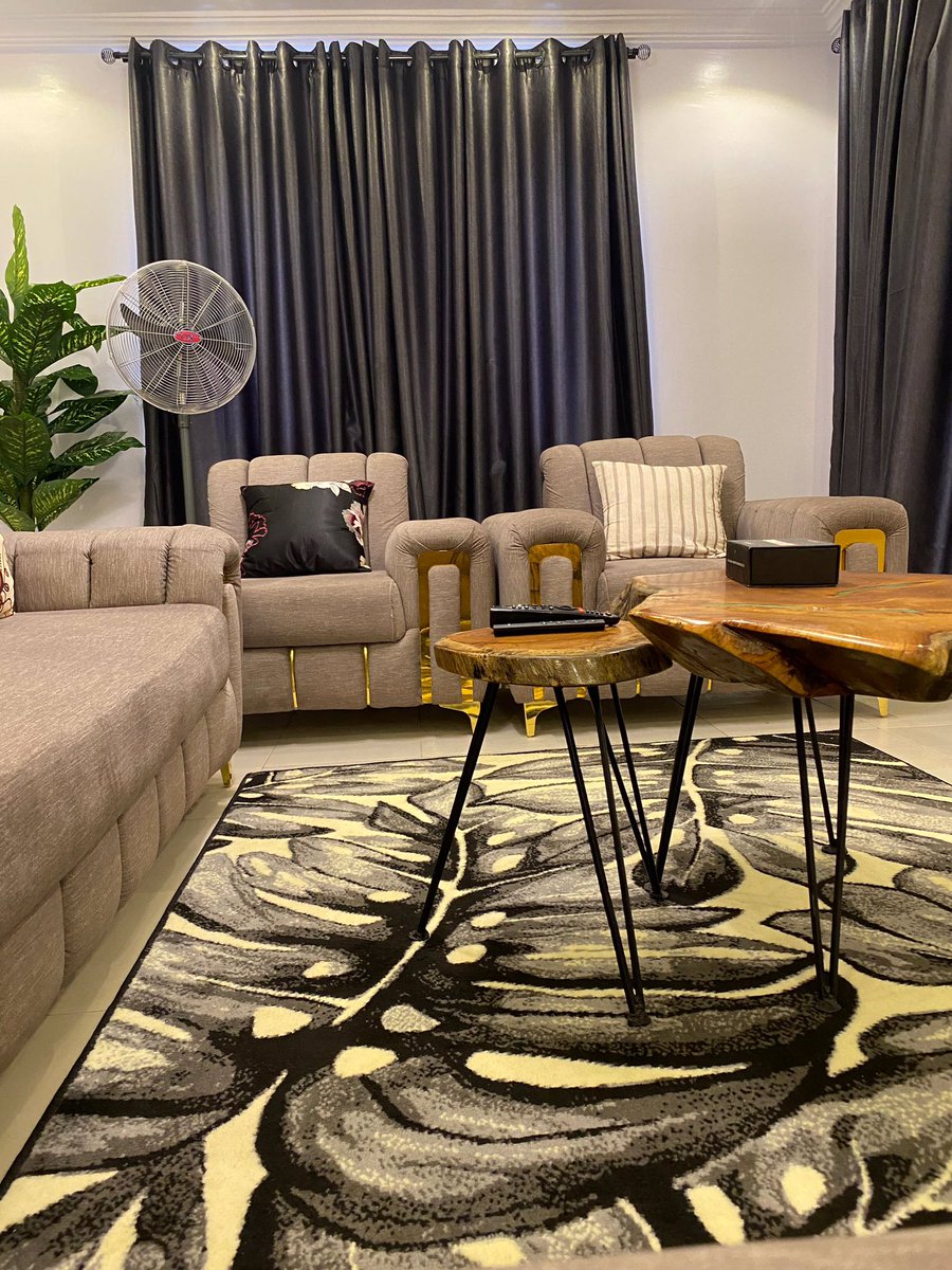 Horluwayurmie's tweet photo. If you're seeking a short-term rental in the Akobo Area of Ibadan, I've got you covered! I have a self-contained 2 bedroom serviced apartment with contemporary designs and amenities to offer,24 hours electricity, cleaning service. Etc 

Call/WhatsApp: 09011647143,08050958570 https://t.co/PGpNDIrKLw