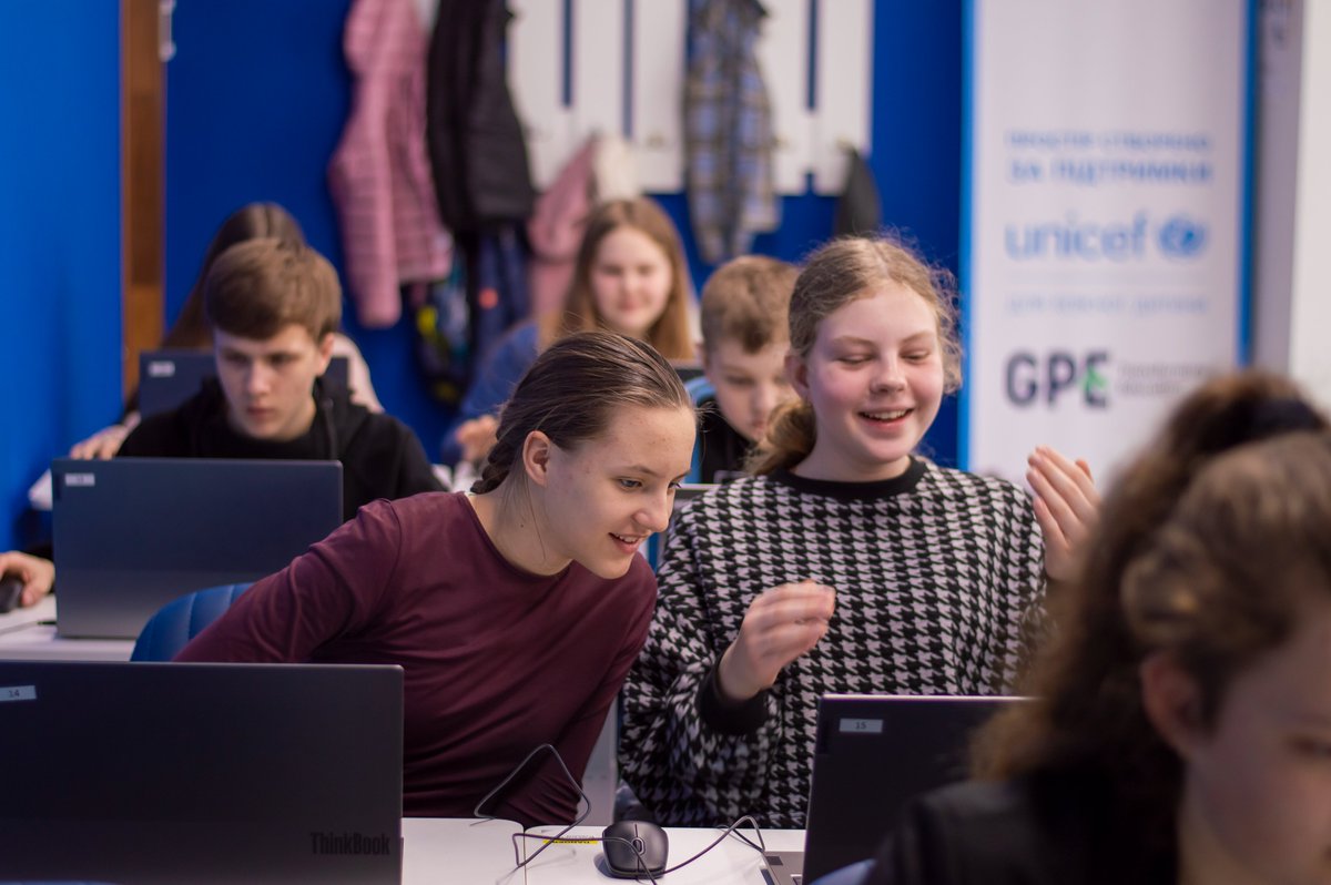 Students in Poltava learned about water pollution with #MinecraftEdu. They identified contaminated areas and learned about environmental protection while having fun! Thanks to @GPforEducation for supporting digital education and continued learning in Ukraine. @UNICEFEducation