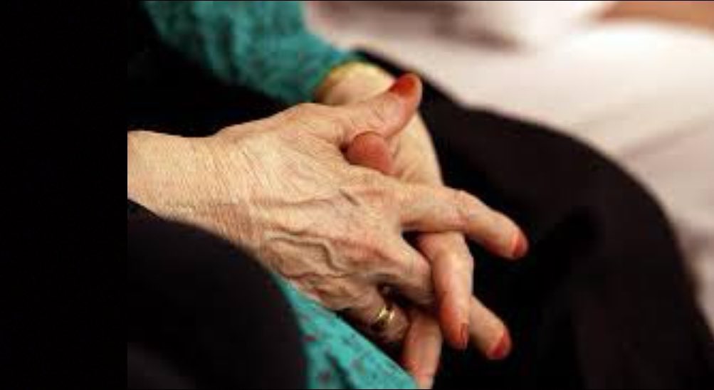 .

كل ذكرى لك تمحيها الهبوب
حتى لو سلّمت لا ترد السلام

ضاعت القصّه بشمالك والجنوب
معك راح العمر يا مسك الختام