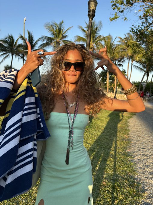 I have 2 moods https://t.co/An8QK7xiBM<a href="/tag/mondayzzz"class="tags"><span>#mondayzzz</span></a>