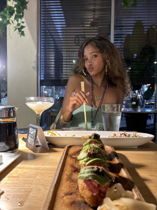 I have 2 moods https://t.co/An8QK7xiBM<a href="/tag/mondayzzz"class="tags"><span>#mondayzzz</span></a>