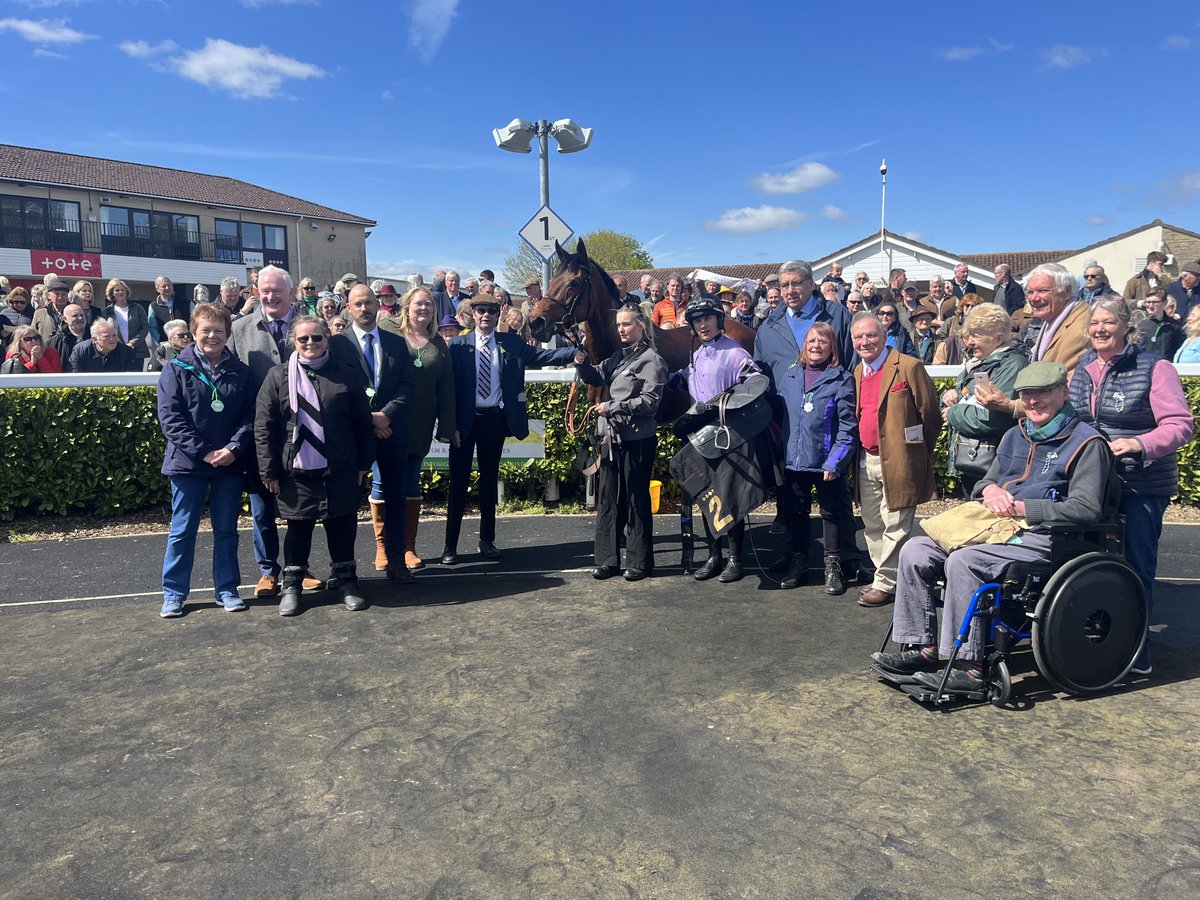 Sabrina bounces back to form to bring up a double for the team @wincantonraces under a lovely ride from @gingell_freddie. Congratulations to her owners Owners Group 030 and well done to all the team at home. #127