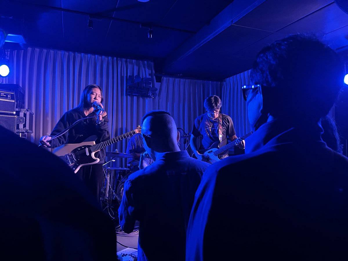 takita_funky's tweet image. Lesssugärの来日公演『to’morrow vol.26』にて。
ウィスパーなのに埋もれない、潤いのあるヴォーカルが本物だったことを確認して、
これがインディー・ポップ新しい答えだってことを確信しました。
インタビューではFangは「自分のスキルがまだ十分ではないので」と言ってたけど、これが彼女たちの強み