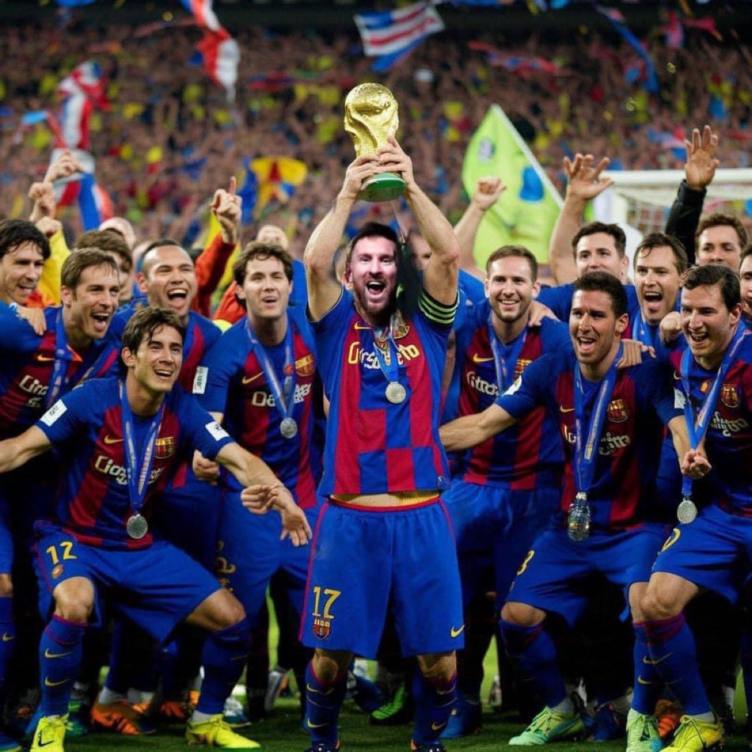 Les barcelonais qui continue de fêter la coupe du monde 2022 de Messi car y’a rien à manger avec leur club