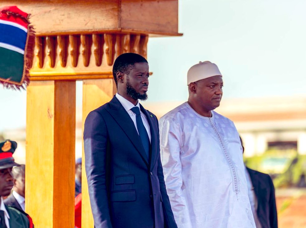 Je remercie chaleureusement mon frère le Président Adama BARROW pour l’accueil exceptionnel et l’hospitalité généreuse qui m’ont été réservés, ainsi qu’à ma délégation. La disponibilité du Président BARROW, la ferveur et l’enthousiasme des populations sorties en masse pour nous