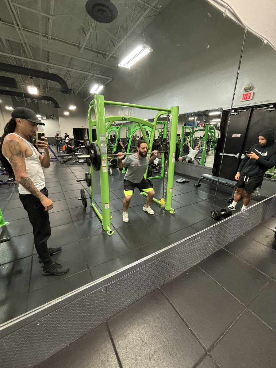 CircleOfSlime's tweet photo. Like if you hate leg day too…. 😖 https://t.co/weKinxWutI