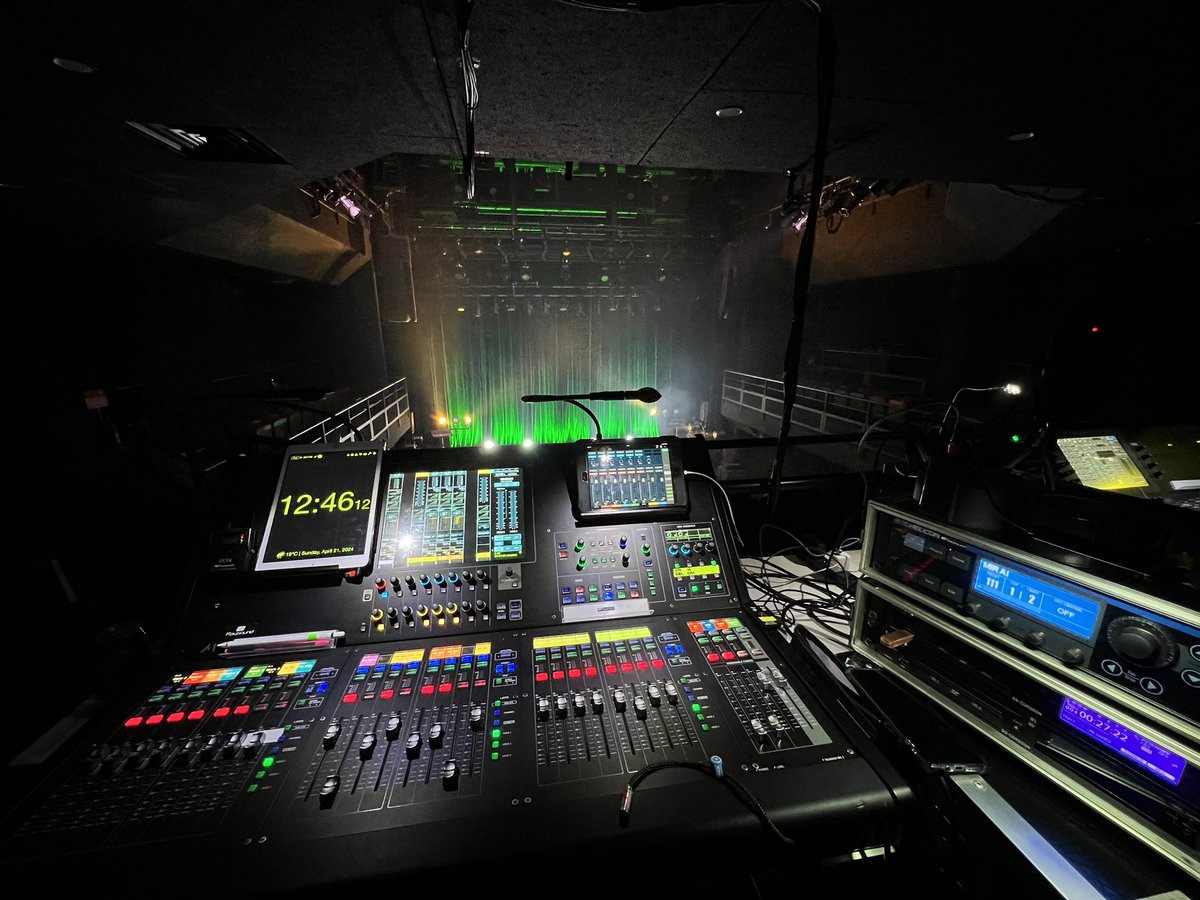 Loud_kids_dai's tweet photo. 初めての浅草花劇場でした！！
初めましてなチームでしたが感動の卒業ライブをオペ出来て涙腺ヤバかった😭
卓持ち込んだ甲斐もあり音バッチリと好評も頂けたのでよかった✨
ひさびさの再会もありずっと楽しかったです😆

お疲れ様でした！！
#浅草花劇場 
#m5000 https://t.co/PCNR1AcAYC