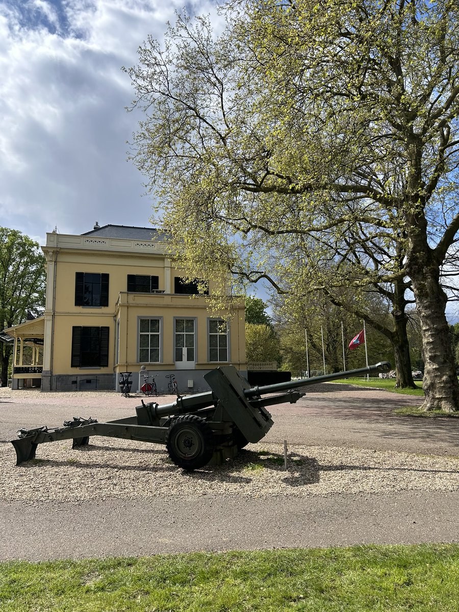 Attended a very interesting lecture today in the Airborne museum in Oosterbeek. The topic was the modern day medical care of the Dutch Army from Battlefield to Hospital, really an eye opener.