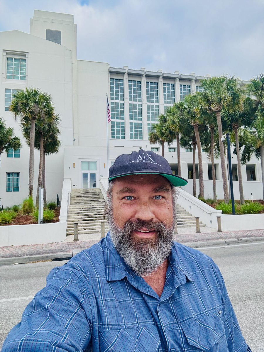 AdrianRavenwood's tweet photo. So here I am at the Ft. Pierce Federal Courthouse patiently waiting for the wheels of justice to roll on! #MaralagoDocumentsCase #Classified #Documents
#JusticeMatters @glennkirschner2 @MikeSington @NycsonaPryanka @MARCIAN2003 @neal_katyal https://t.co/6wIffOLTJY