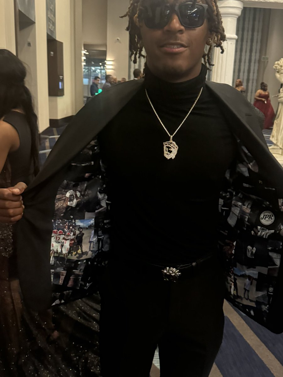 heidie_hardin's tweet photo. Loved seeing all the students have a great time at prom! Loved seeing their personal style and the way they brought Jarvon with them #LLV10
 @theddixon_ @paul8porter https://t.co/3IUNch6TTL