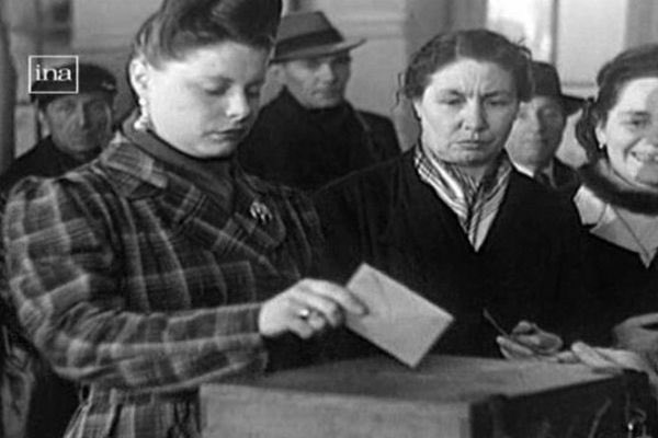 “L’admission des femmes à l’égalité parfaite serait la marque la plus sûre de la civilisation, et elle doublerait les forces intellectuelles du genre humain.” Stendhal

21 avril 1944 : droit de vote pour les françaises
2024 : Doublons les forces intellectuelles du genre humain!
