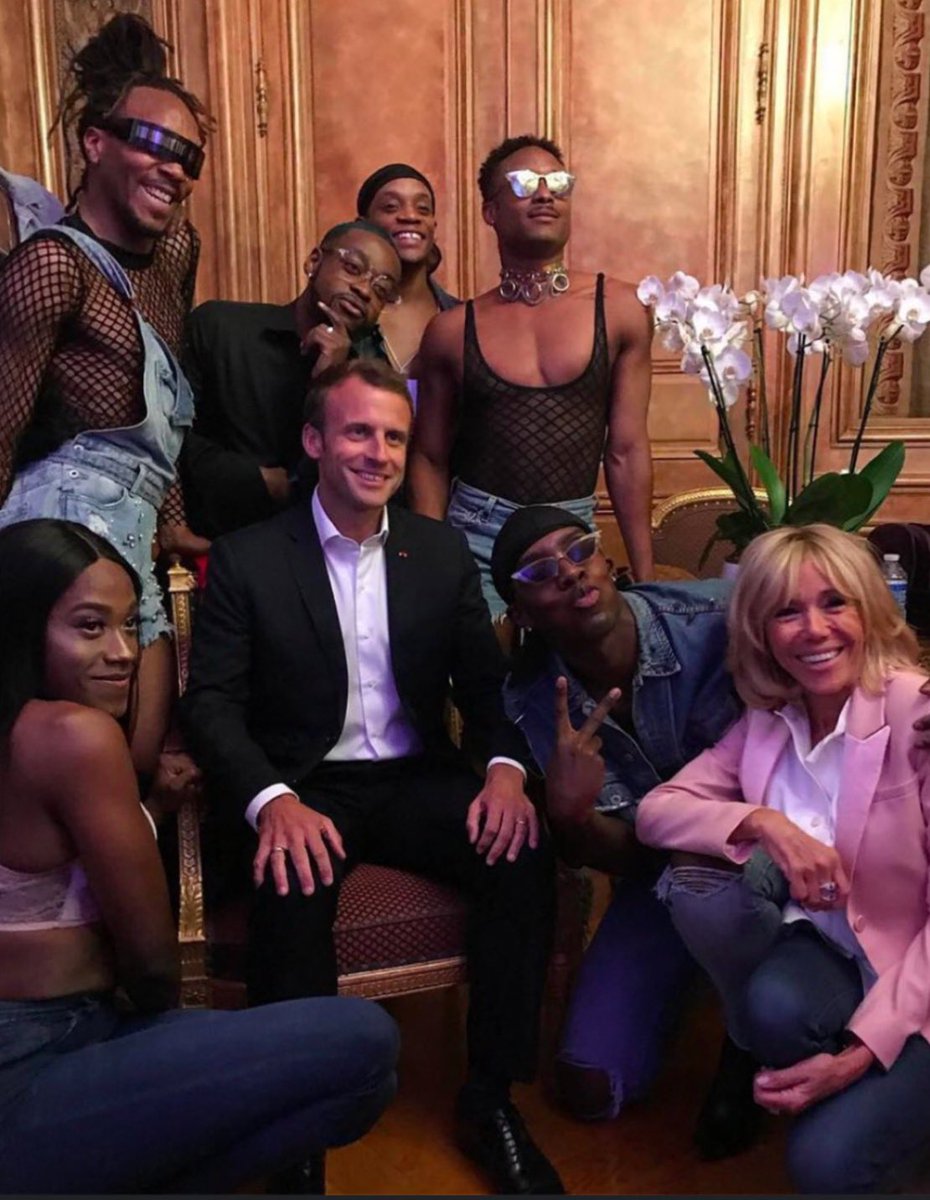 LA PREMIERE FOIS QU’ON L’A TOUS VU c’est quand elle est partie voguer à l’Elysée en 2018 oui cette photo existe