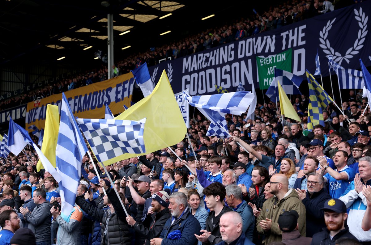 Everton's tweet photo. The Gwladys Street End. 🤩

💙 @The1878s https://t.co/sUOMzy4eIf