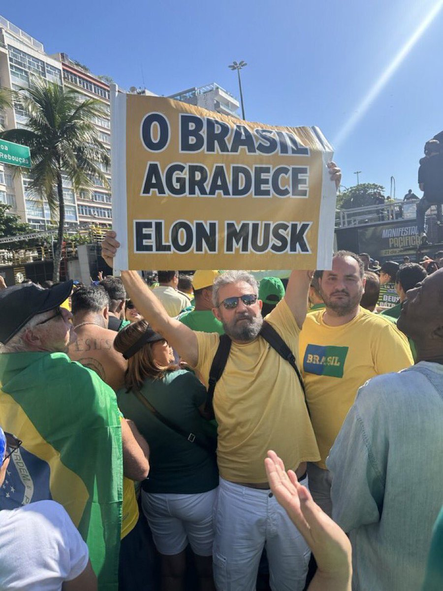 BREAKING: A massive demonstration against President Lula da Silva and the Brazilian Supreme Court (STF) is taking place in Rio de Janeiro. Many of the protesters are thanking @elonmusk for revealing the censorship of Brazilian journalists by STF Justice Alexandre de Moraes 🇧🇷