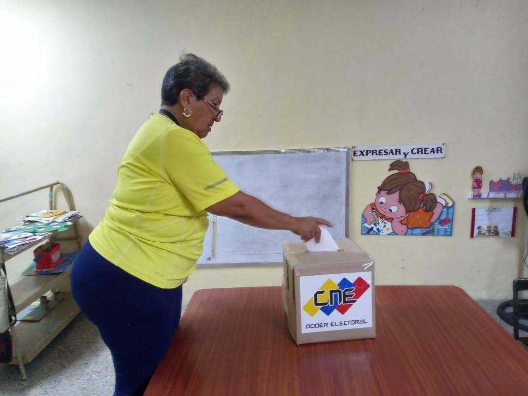 @NicolasMaduro #ENFOTOS | Desde bien temprano el pueblo activo votando en el municipio Zamora del estado #Miranda