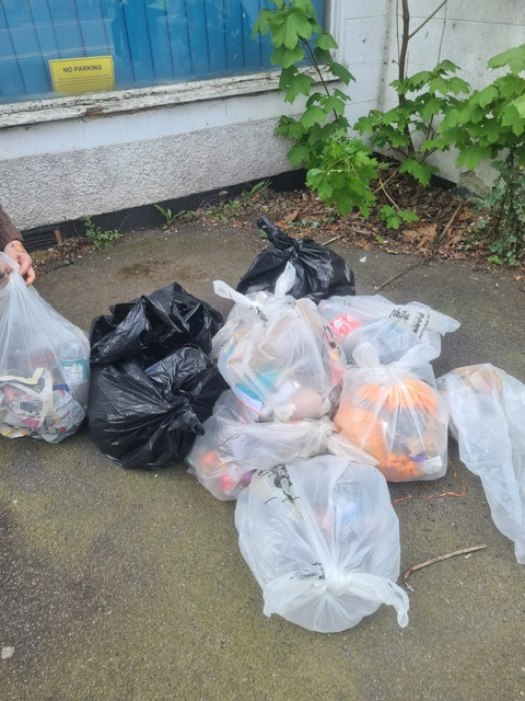 We had a productive day out litter picking in both Dartford and Gravesend, clearing up the environment for Earth Day! #EarthDay2024 #EarthDay #litterpick #saveourenvironment @Dart_GravGreens