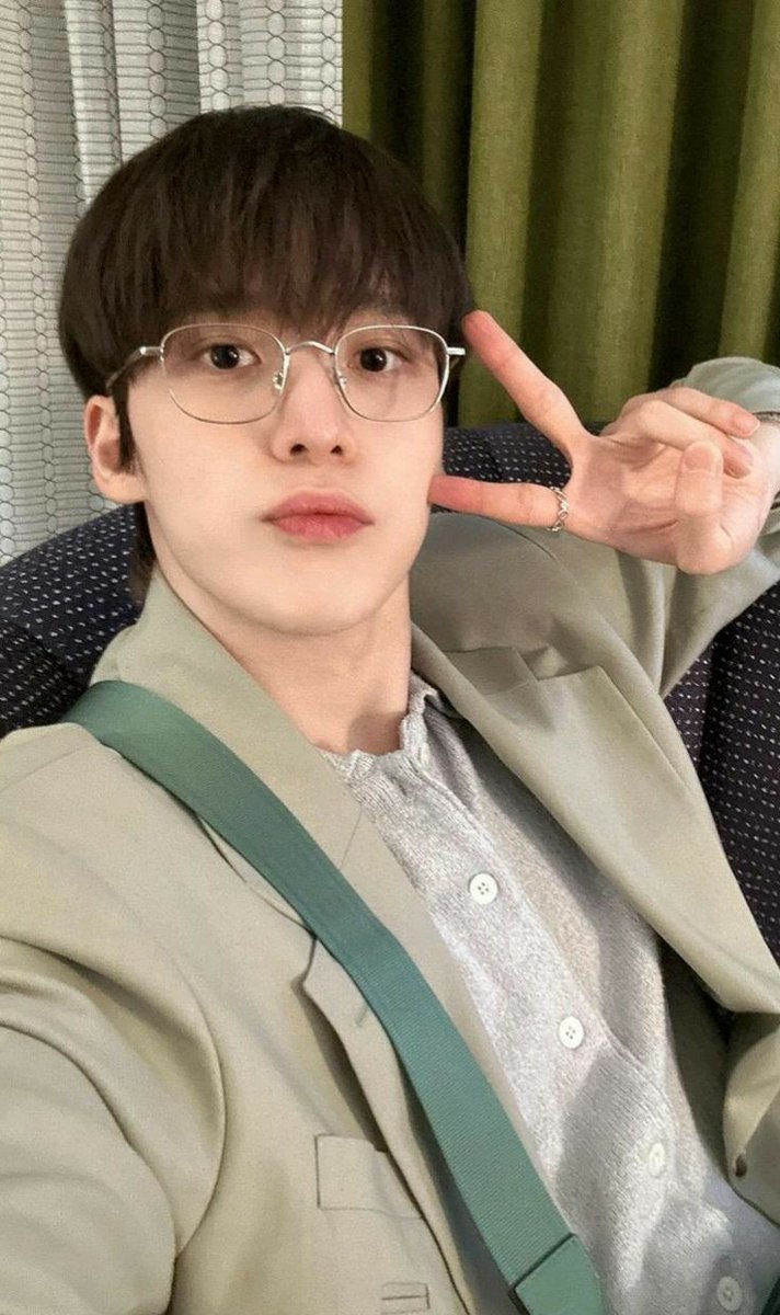tvurbulence's tweet photo. Certified lover boy ✅❤️
#AtinySelcaDay #ATINY #ATSD #ATEEZ #에이티즈 @ATEEZofficial #YUNHO #윤호 https://t.co/D0CiJN1yHU