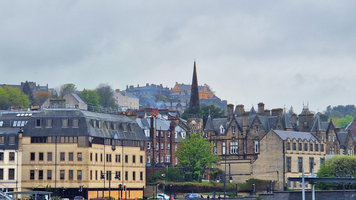 A wet afternoon in #Stirling today (21/4) #WeatherWatcherGraham @BBCAimsir @BBCScotWeather @bbcweather @metoffice @WeatherNick #loveukweather✔️ @ThePhotoHour #StormHour