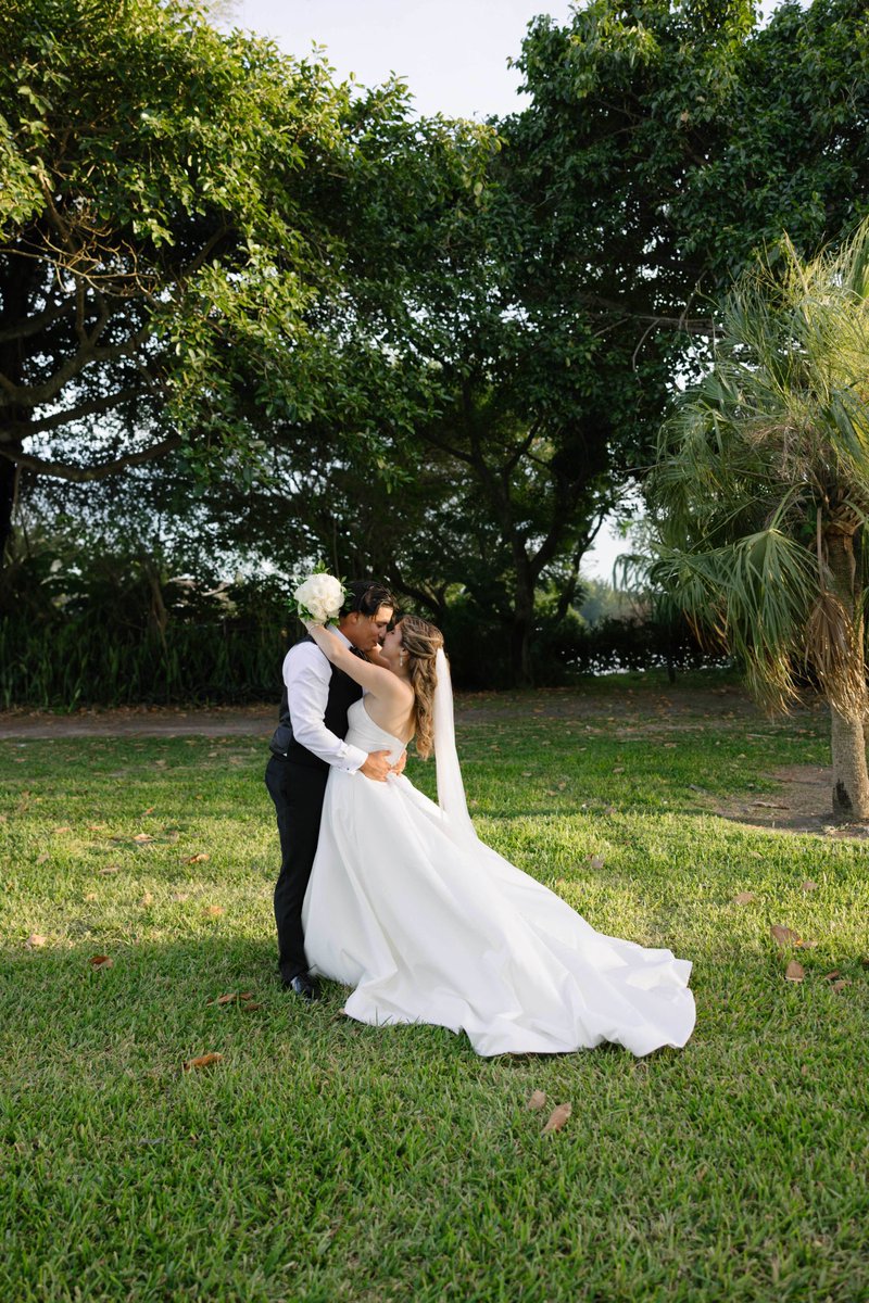 Marnaturee's tweet photo. Married my best friend ✨04.13.24🤍 https://t.co/Rx090GXfxE
