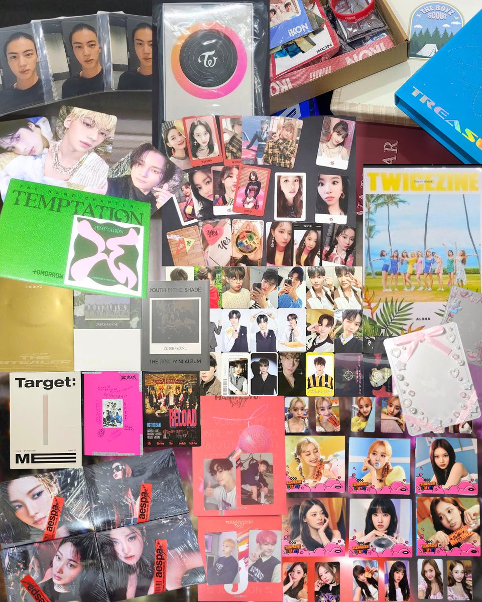 ANNOUNCING THE FIRST:✨K-pop Preloved Market✨

There’ll be 9 vendors selling official albums from groups like Twice, BTS, Seventeen, photocards, light sticks &amp; more! 💕

⏱12PM - 9PM, 27th April 
📍Zhufu Cafe, PJ

 2nd pic are of some items you can buy at the market!
