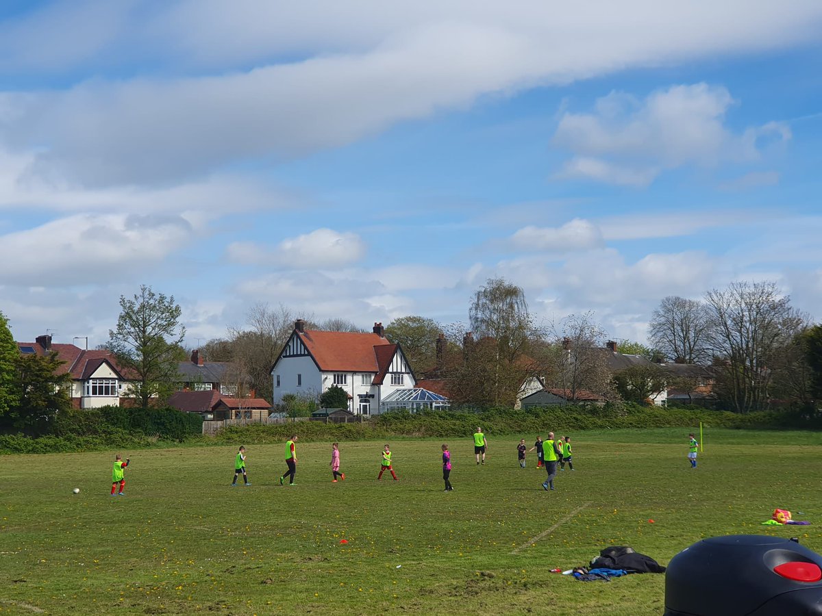 leylandbtrfc's tweet photo. The U10s 2hr Sunday training all ready for next Season!! ๐ #upthepurples https://t.co/LGjHmdnVTu