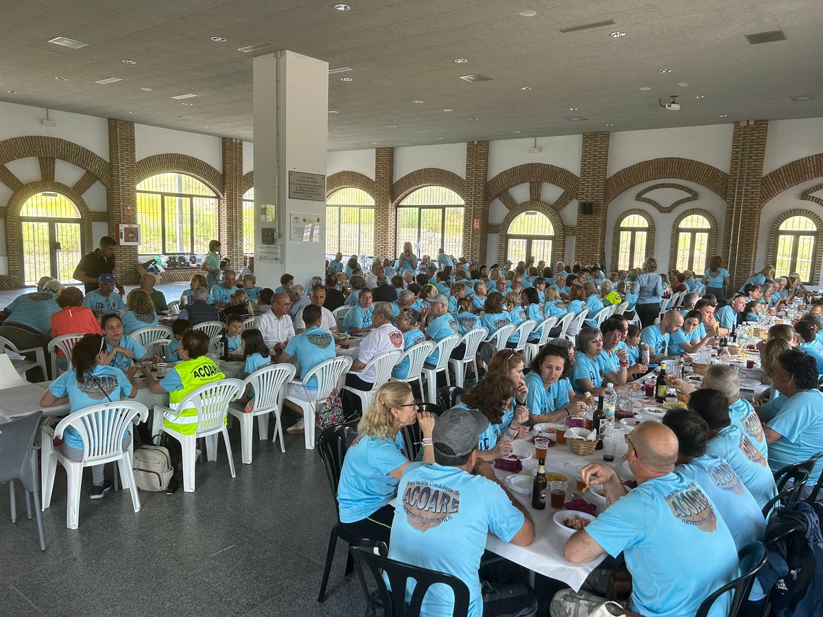 SEReumatologia's tweet photo. Hoy #ACOARE ha celebrado su tradicional Jornada de Salud y Bienestar, en la que han participado más de 400 personas con artritis reumatoide ¡Gracias, Dr. @CARACUELRUIZ por formar parte de esta iniciativa! #Reumafit #DietaSaludable 🙌🏼 #FelizDomingo https://t.co/3cjpo7ETVU