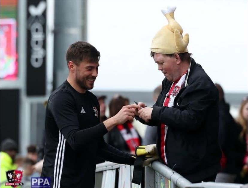 Can we have a an episode of stuck in the lift with Razor please @shaun_macone 
🤣🤣🤣🤣 #ecfc