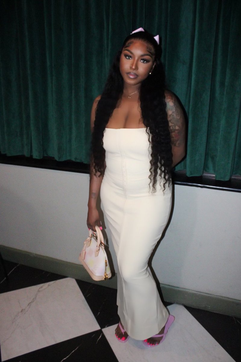 Phuckery_'s tweet photo. Only thing mid about me is my age 🎀
#latebdaypost https://t.co/Q4gm5CiAkl