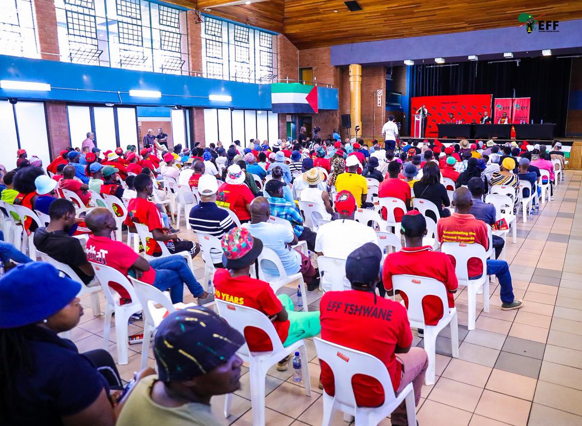 ♦️In Pictures♦️ CIC @Julius_S_Malema addressing members of the community of Laudium at the Manifesto Town Hall Meeting. Now, we in the EFF, we are for everyone. We are for Africans, for Coloureds, for Indians, for Whites. #VoteEFF