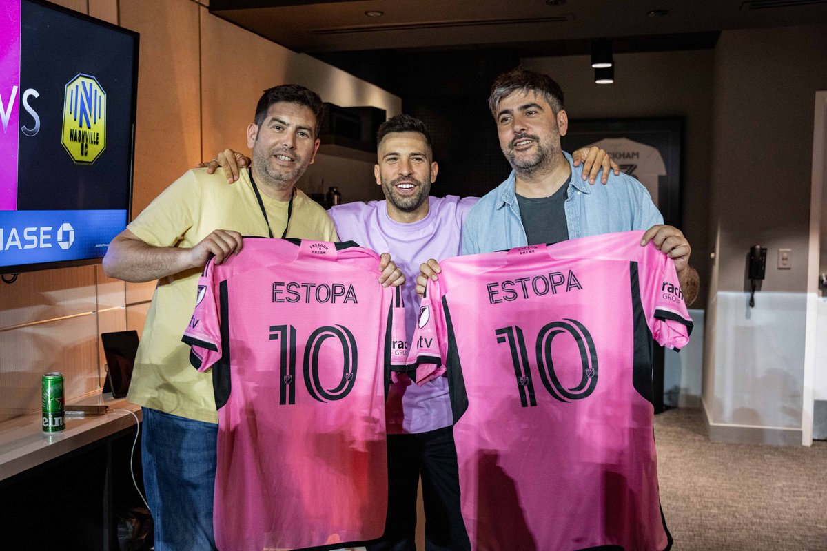 Qué bueno veros por Miami, @estopaoficial!! ⚽️🎵