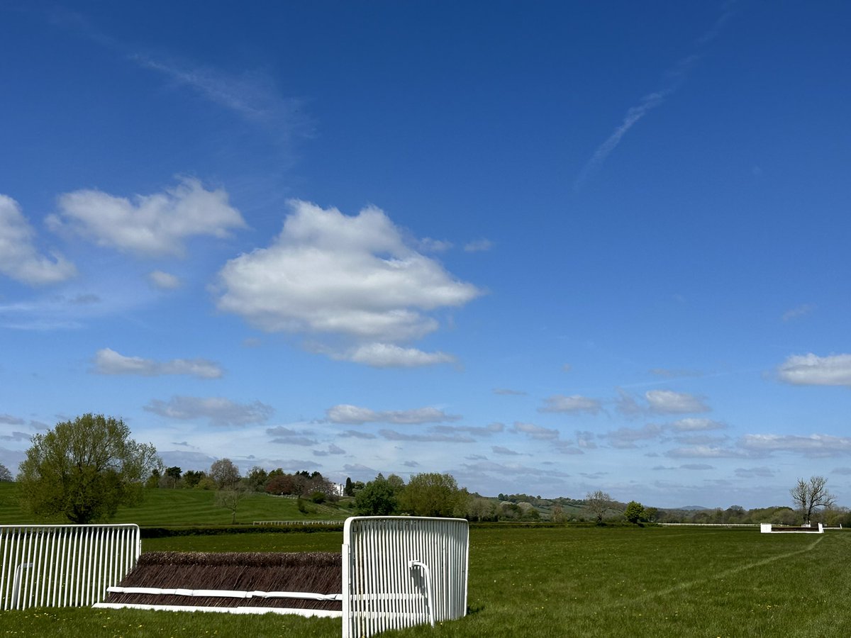 With @GloucesterRaces abandoned this year due to flooding, we are holding 4 schooling mornings Tues - Fri this week at Maisemore Park on pristine ground. Contact Matt +44 7770 625061 for details.