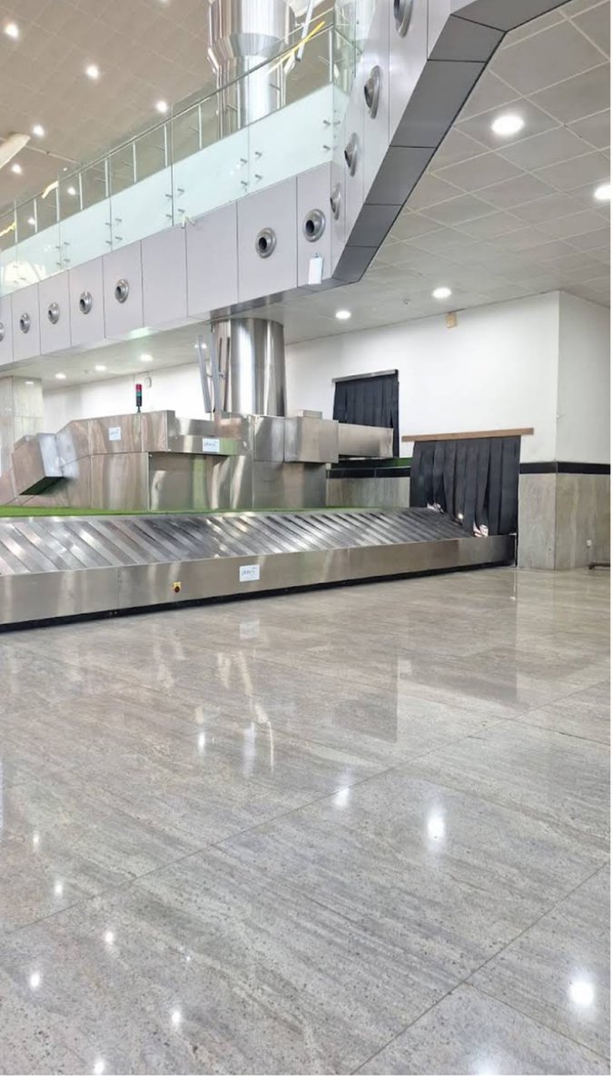 36GarhIndex's tweet photo. AAI installed third conveyor baggage belt at 
SV Airport Raipur 😊 . https://t.co/79WpnD3g4Q