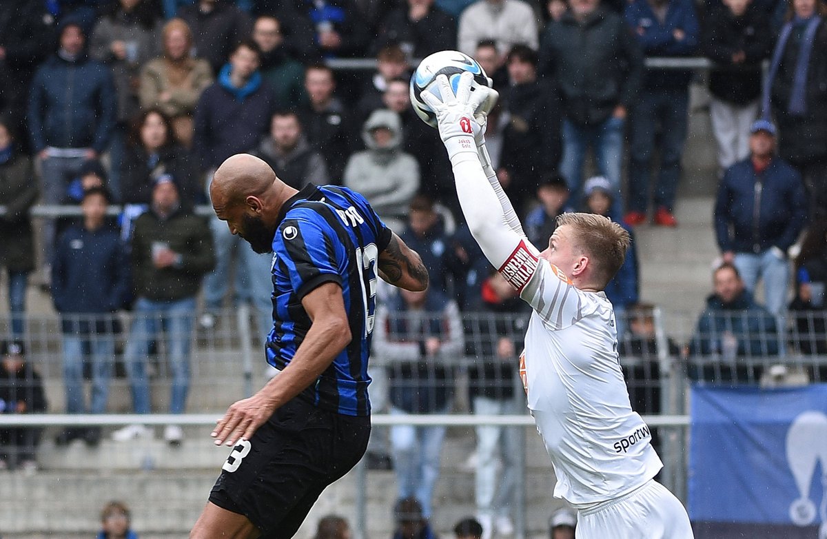 +3️⃣ für @rot_weiss_essen 
In einem offenen Schlagabtausch setzt sich Essen mit 2:0 gegen den @svw07 durch und bleiben in Schlagdistanz zu Platz 3. Die Mannheimer verpassen wichtige Punkte im Kampf um den Klassenerhalt. 

#3Liga #zeigtsuns #fu3ball #SVWRWE | 📸 imago