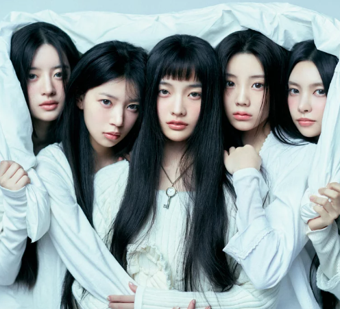 AboutMusicYT's tweet photo. ILLIT announces their fandom name - Lilly. https://t.co/VKADVHIH3q