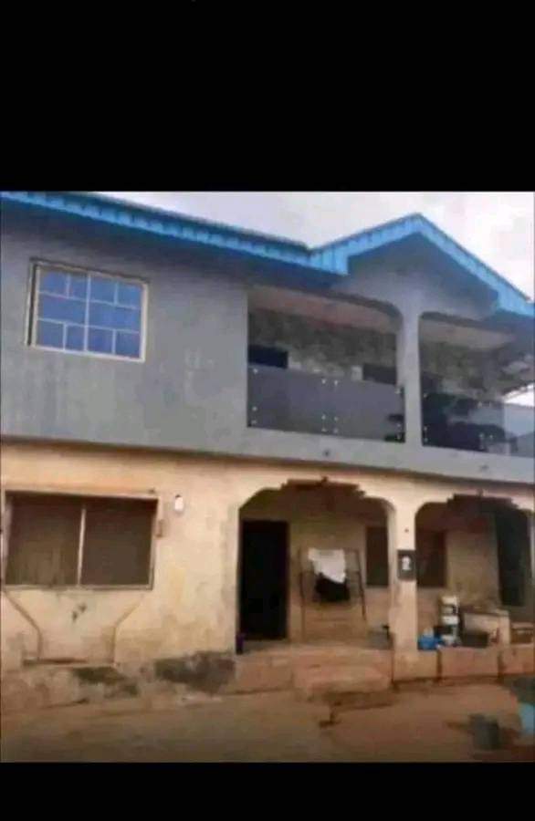 House wey me and my brother inherit, I don renovate my side(upstairs). Now my brother say him wan demolish him own side. Abeg wetin I go do??? E full my head 😇😇🤣