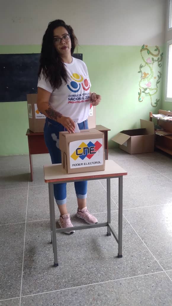 #Lara | A esta hora se registra una masiva asistencia del pueblo a la Consulta Popular Nacional 2024.

Activos 1.057 centros electorales para un total de 311 Circuitos Electorales Comunales, distribuidos por municipios en el estado Lara. 

#ComunaPuedeMás
#ComunaONada