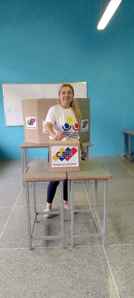 SafonappVe_'s tweet photo. #Lara | A esta hora se registra una masiva asistencia del pueblo a la Consulta Popular Nacional 2024.

Activos 1.057 centros electorales para un total de 311 Circuitos Electorales Comunales, distribuidos por municipios en el estado Lara. 

#ComunaPuedeMás
#ComunaONada https://t.co/dooK8d8Qft