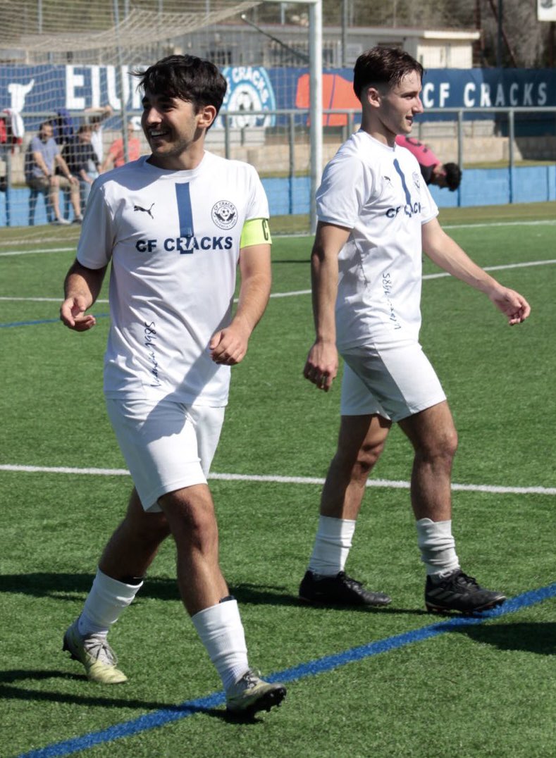 Nueva victoria del AMATER B @CFCRACKS esta mañana de domingo en el Estadio Ángel ABELARDO de las Instalaciones CRACKS 2-0 ante el @atleticovillar. Los chicos de Da Silva están realizando una gran segunda vuelta. VAMOS CRACKS!!! ⚪️🔵👏👏👏