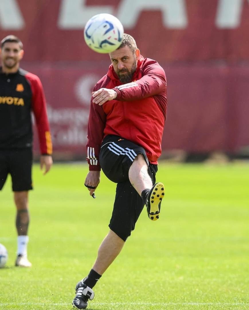 Grajacy trener Daniele de Rossi💪🏻